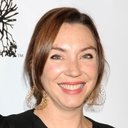 Stephanie Courtney als Sara