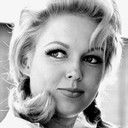 Cynthia Lynn als Frieda