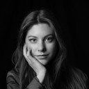 Mosolygó Sára als Franciska