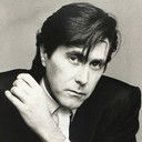 Bryan Ferry als Mr. Silky String
