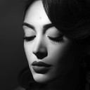 Narine Petrosyan als Young Araksi Arakelian