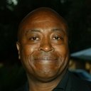 Roger Aaron Brown als Detective Carter
