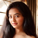 Helly Shah als Saltanat Shah / Kaynaat Shah