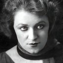 Germaine Lix als La chanteuse