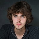 Leo Harvey-Elledge als Liam Gallagher