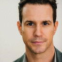 Travis Myers als Harry