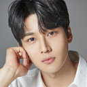 Do Byeong-hun als Kim Dong-hyun
