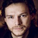 Mateusz Kościukiewicz als Jasper (voice)