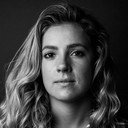 Ashley Levin als Back-up Singer