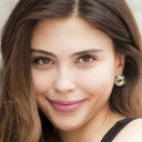 Dilara Aksüyek als İpek Dokuyucu/Boran