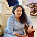 Jayani Senanayake als Teacher