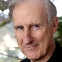 James Cromwell als Priest