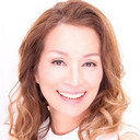 Mihoko Fujita als 鳩子（桃宴仮名子）