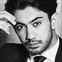 Reza Rahadian als Fahri / Yasmine's Father