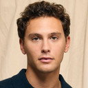 Cooper Koch als Erik Menendez