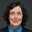 Camilla Waldman als Captain Ann Aldrin