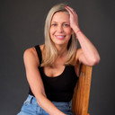 Rachael Coopes als Sigourney