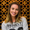 Laryssa Ayres als Ariela (Young)