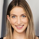 Tonia Venneri als Lisa Marie's Nanny