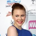 Anna McGahan als Elspeth