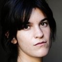 Suzanne Lindon als Adèle Meunier born Vermillard
