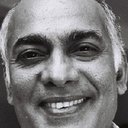 Prathapa Chandran als Dr Madhavadas