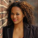 Jamila Webb als Flight Attendant