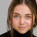 Shayla McCaffrey als Christine