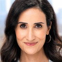 Sarah Siadat als DMV Manager