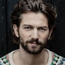 Michiel Huisman als Dylan Branson