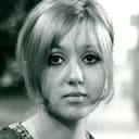 Adrienne Posta als Daphne Dunmore