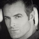 Jack Brewer als Adam West