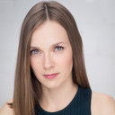 Polina Kiryanova als Anabel Quintana