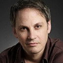 Simon Bossell als Bobby Doog