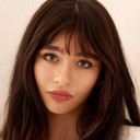 Malina Weissman als Rebecca Brand