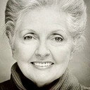 Ann Buckles als Gossip Columnist