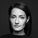 Marall Nasiri als Julia Ahlgren