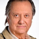 Edgardo Bruna als Grumpy Operator