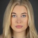 Julia Reilly als Clara James