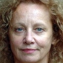 Anne De Broca als Sardinian choir woman