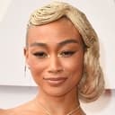 Tati Gabrielle als Elle