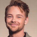 Hampus Hedström als Victor Hård