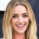 Brianne Howey als Darla