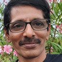 Ramesh Vaidya als House Owner