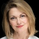 Loveday Smith als George's wife