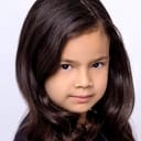 Everly Carganilla als Ellie Torres