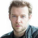 Mac Fyfe als Laurence Thorne