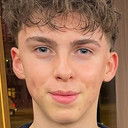 Victor Madsen als Julian