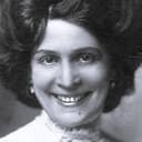 Rosa Gore als Mrs. Elyard
