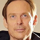 Darren Grosvenor als Senator Bruce